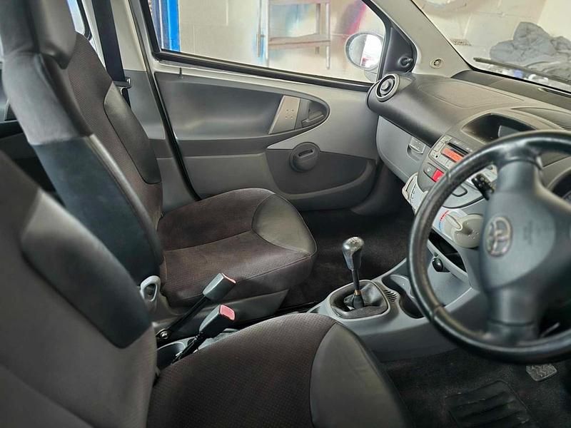 Used Toyota Aygo Platinum 67 HP (49 kW) 2008 Silver Hatchback