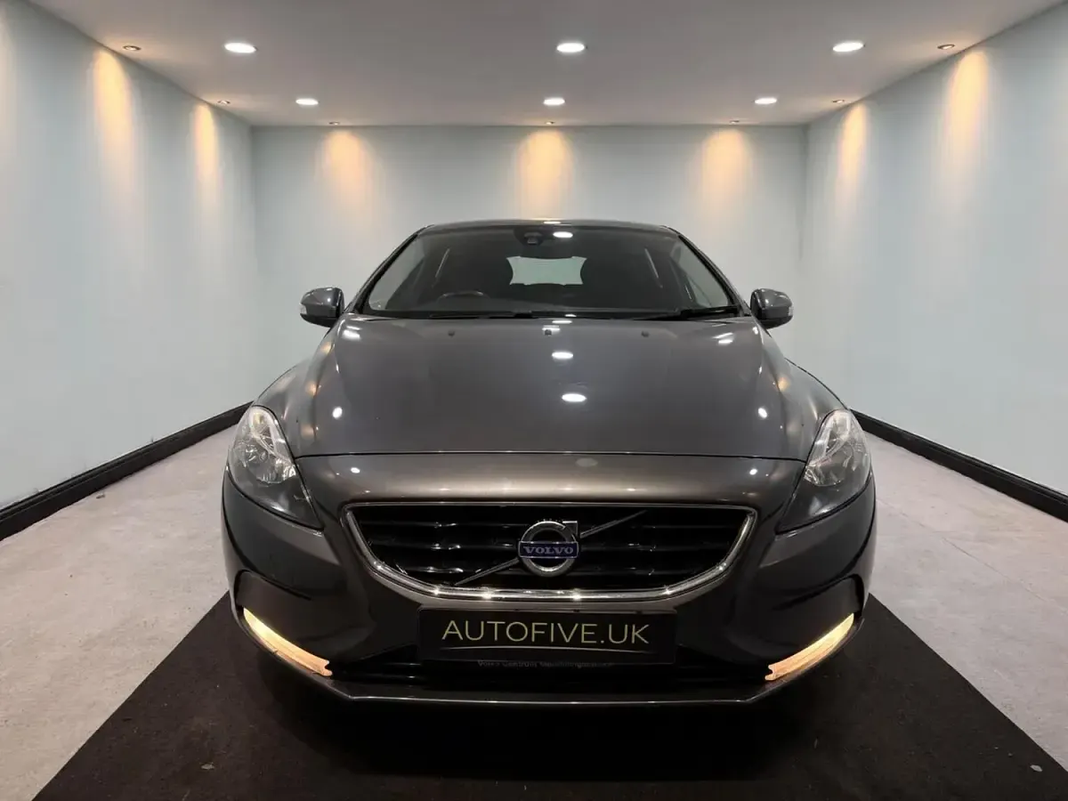 Used Volvo V40 115 HP (84 kW) 2013 Grey Hatchback