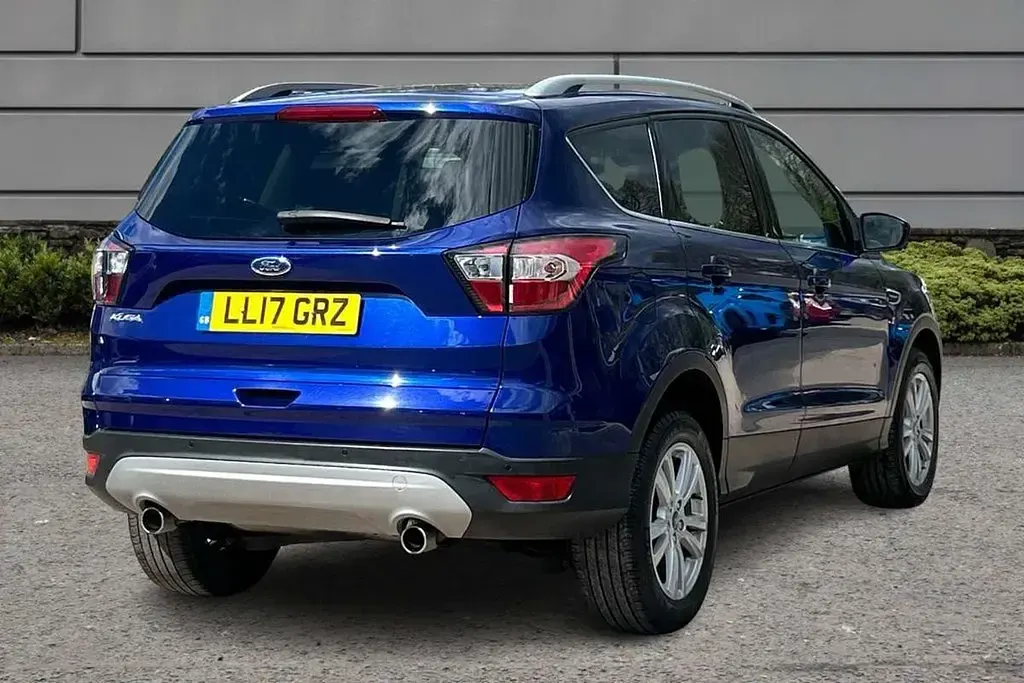 Second-hand Ford Kuga Zetec 120 CP (88 kW) 2017 Albastru SUV