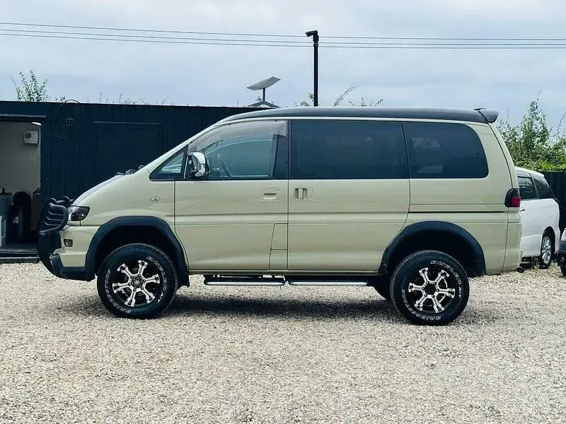 Used Mitsubishi Space Gear Active 185 HP (136 kW) 2006 Green MPV