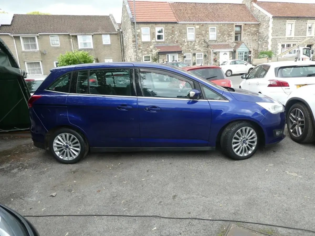 Used Ford Grand C-Max Titanium 120 HP (88 kW) 2015 Blue MPV
