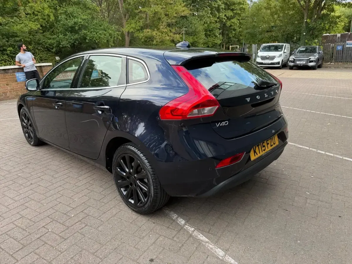 Used Volvo V40 SE Lux 2015 Blue Hatchback
