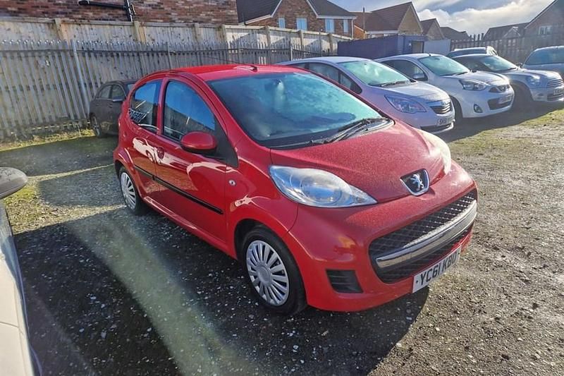 Used Peugeot 107 68 HP (50 kW) 2012 Red Hatchback