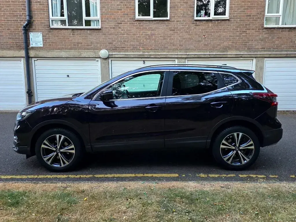 Used Nissan Qashqai N-Connecta 115 HP (84 kW) 2018 Black SUV