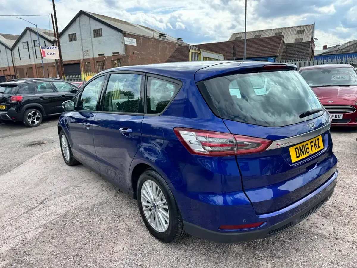 Used Ford S-MAX Zetec 2016 Blue MPV