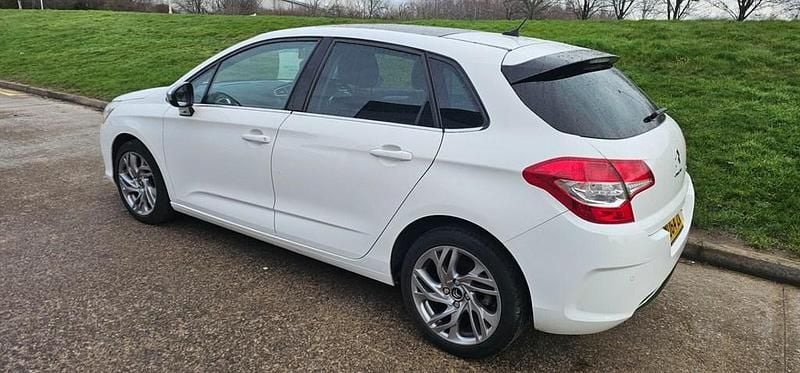 Used Citroën C4 SELECTION 2014 White Hatchback