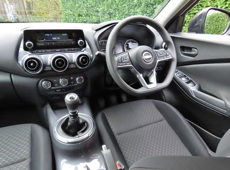 Used Nissan Juke Visia 114 HP (83 kW) 2023 Silver SUV