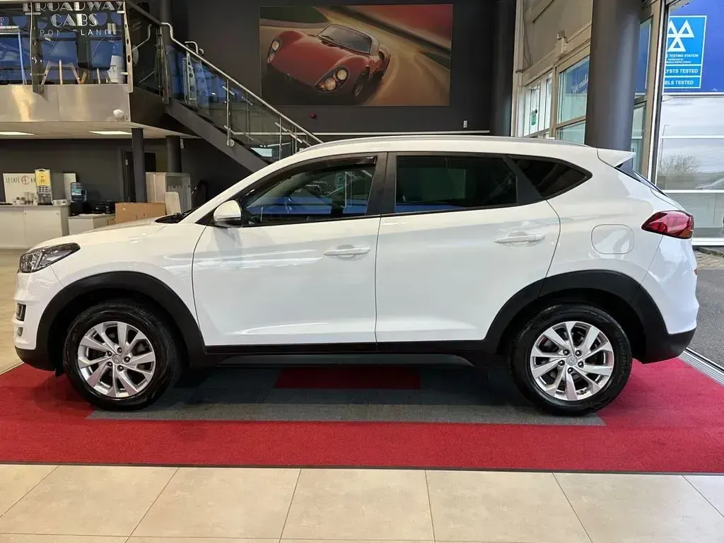 Used Hyundai Tucson SE 132 HP (97 kW) 2020 White SUV
