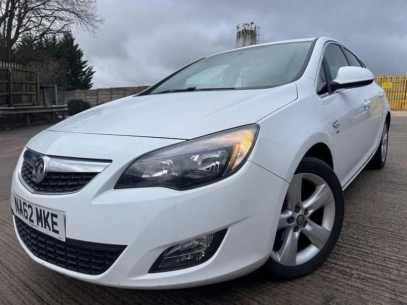 Used Vauxhall Astra SRi 115 HP (84 kW) 2012 White Hatchback