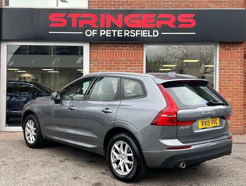 Used Volvo XC60 Momentum 190 HP (139 kW) 2019 Grey SUV