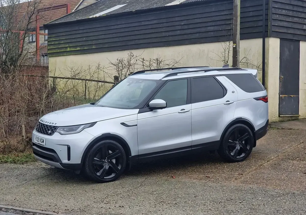 Używany Land Rover Discovery 5 HSE 2021 Srebrny SUV