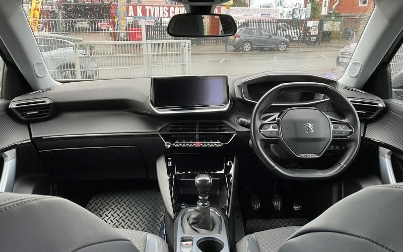 Used Peugeot 2008 Allure Premium 101 HP (74 kW) 2022 SUV