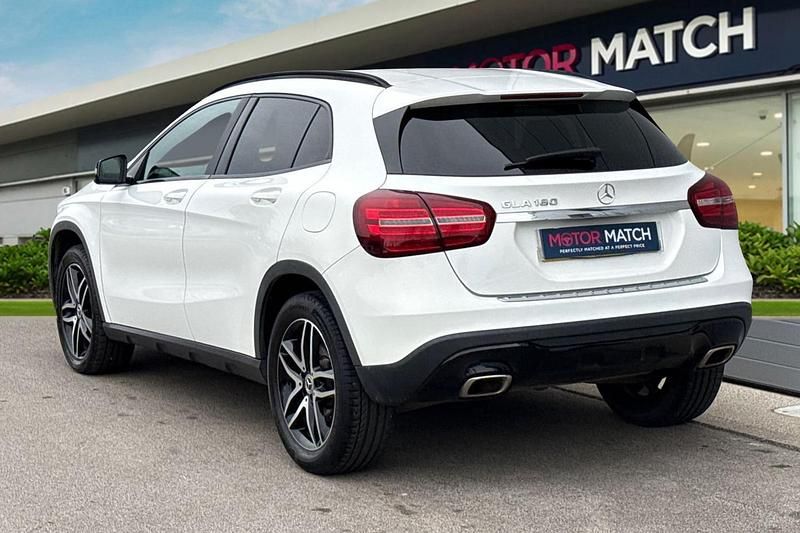 Used Mercedes GLA180 Urban 122 HP (89 kW) 2019 White SUV