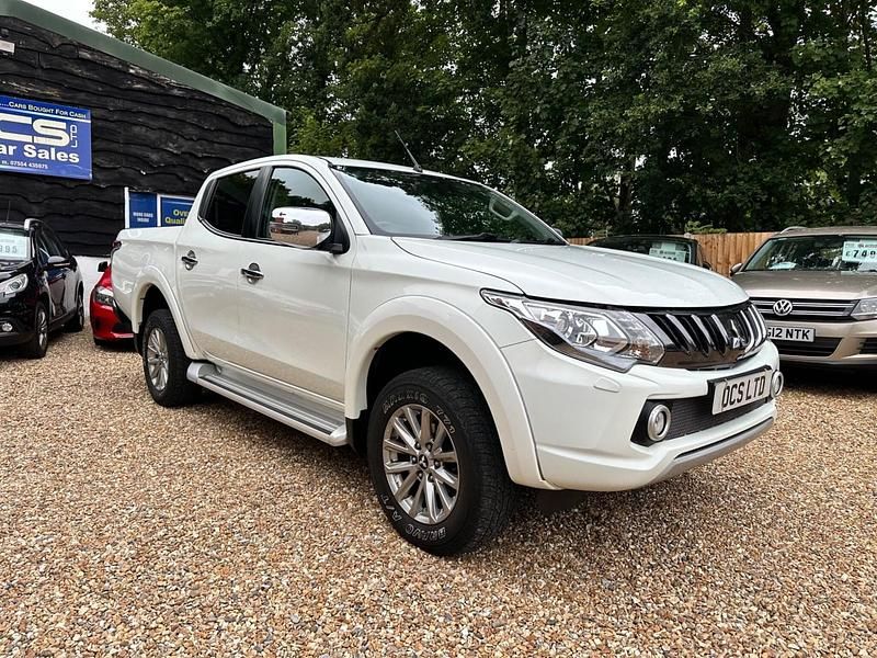 White Used 2018 Mitsubishi L200 Pickup | £13,995 (A bit pricey) - Image 1/4