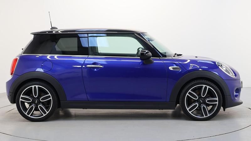 Used Mini Cooper D Hatch 114 HP (83 kW) 2018 Blue Hatchback