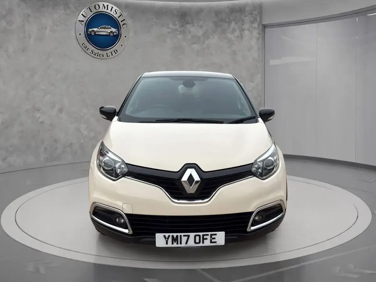 Used Renault Captur Dynamique 90 HP (66 kW) 2017 Cream/black SUV