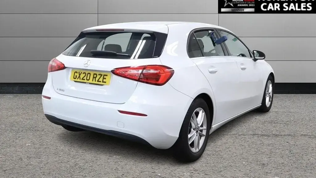 Used Mercedes A180 SE 136 HP (100 kW) 2020 White Hatchback
