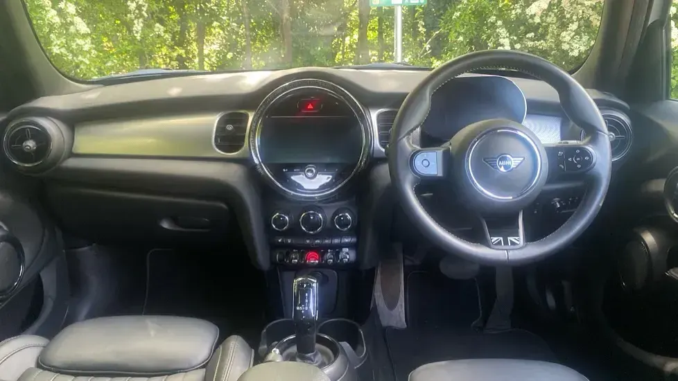 Used Mini Cooper Exclusive 134 HP (98 kW) 2021 Silver Hatchback