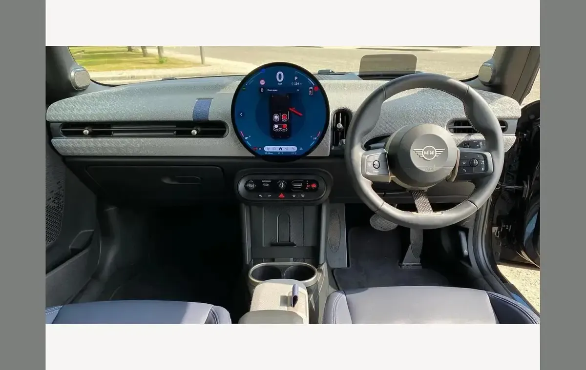 Used Mini Cooper Exclusive 114 kW (156 HP) 2025 Black Hatchback
