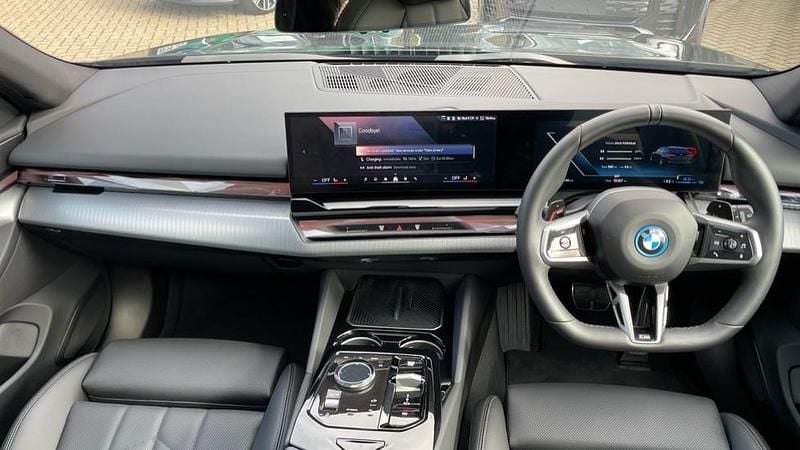 Used BMW 550e M Sport 489 HP (359 kW) 2025 Black Estate