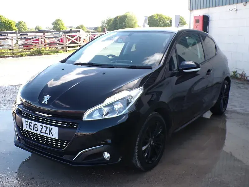 Used Peugeot 208 Signature Sky 2018 Black Hatchback