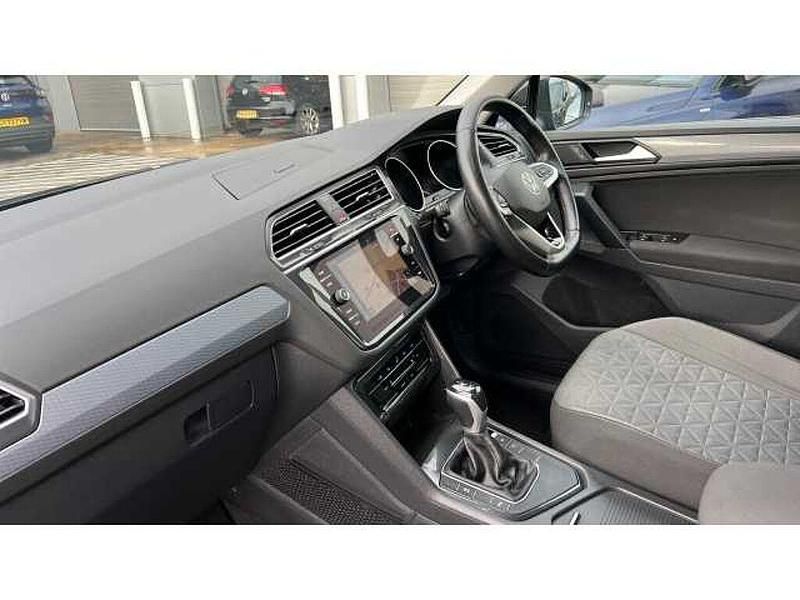 Used VW Tiguan Life 150 HP (110 kW) 2022 Urano grey SUV