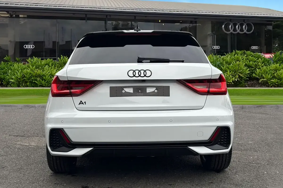 Novo Audi A1 Sportback Black Edition 110 HP (80 kW) 2026 Branco Citadino