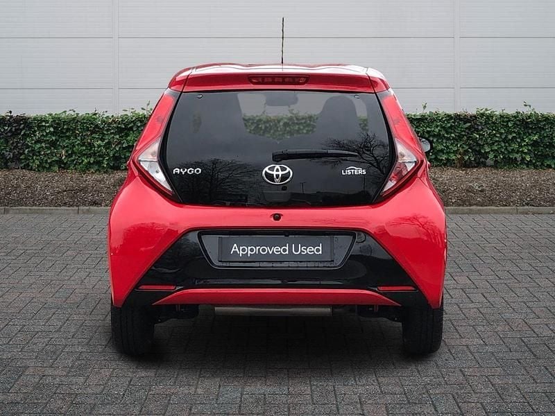 Used Toyota Aygo Trend 72 HP (52 kW) 2019 Red Hatchback