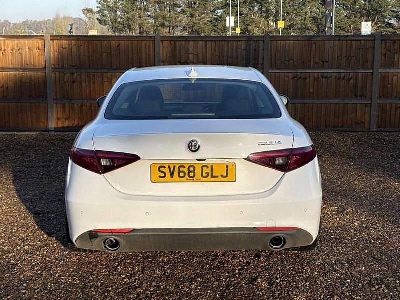 Used Alfa Romeo Giulia Saloon Super 180 HP (132 kW) 2018 White Sedan