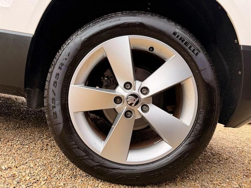 Used Skoda Karoq SE 115 HP (84 kW) 2019 White SUV