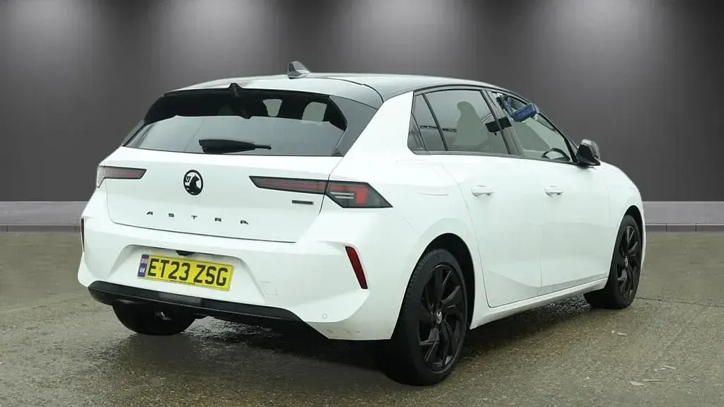 Used Vauxhall Astra S 180 HP (132 kW) 2023 White Hatchback