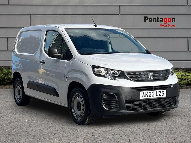 White Used 2023 Peugeot Partner Premium MPV | £10,399 (Good price) - Image 1/4