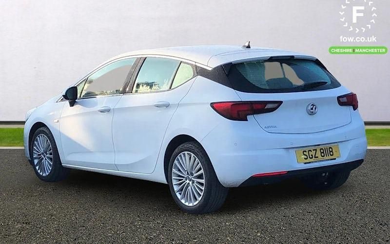Used Vauxhall Astra Elite 145 HP (106 kW) 2020 White Hatchback