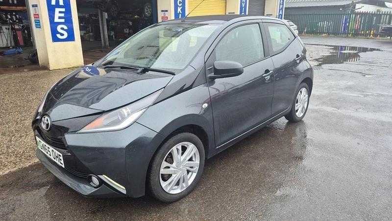 Used Toyota Aygo x-press 2015 Grey Hatchback