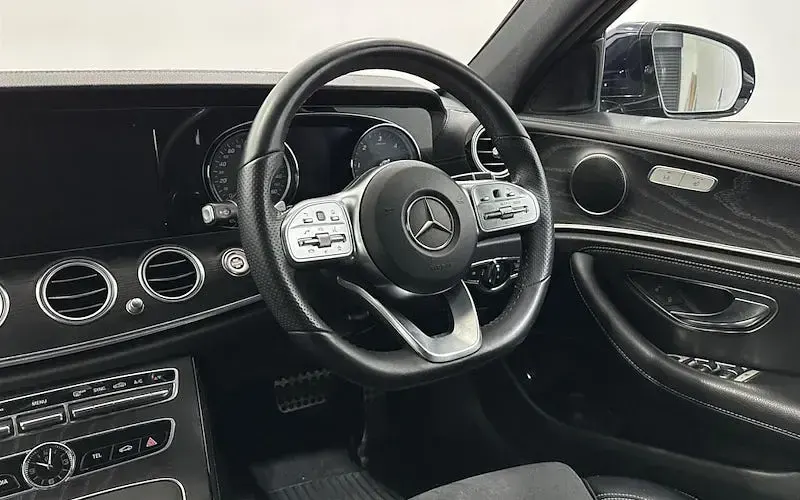 Used Mercedes E220 AMG line 194 HP (142 kW) 2018 Blue Sedan