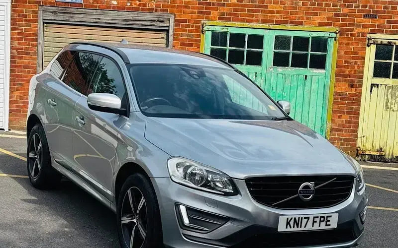 Used Volvo XC60 R-Design 190 HP (139 kW) 2017 SUV