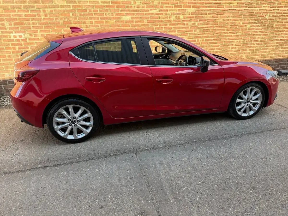 Used Mazda 3 Inclusive 150 HP (110 kW) 2015 Red Hatchback