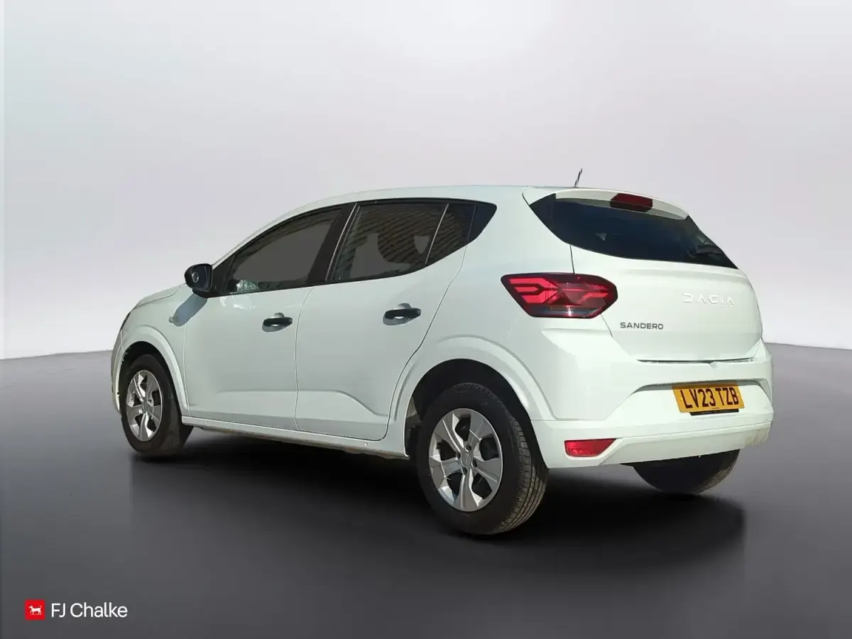 Used Dacia Sandero Essentiel 91 HP (66 kW) 2023 White Hatchback