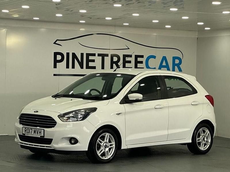 Used Ford Ka Plus Zetec 70 HP (51 kW) 2017 White Hatchback