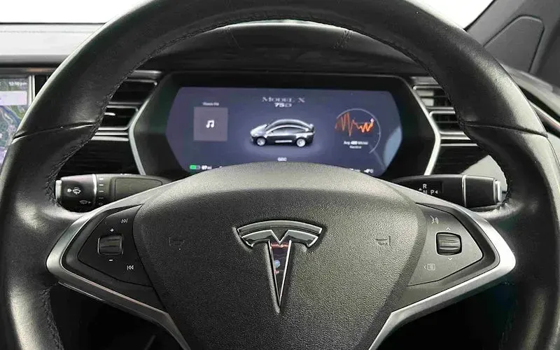 Used Tesla Model X Standard Range 244 kW (333 HP) 2017 Silver SUV