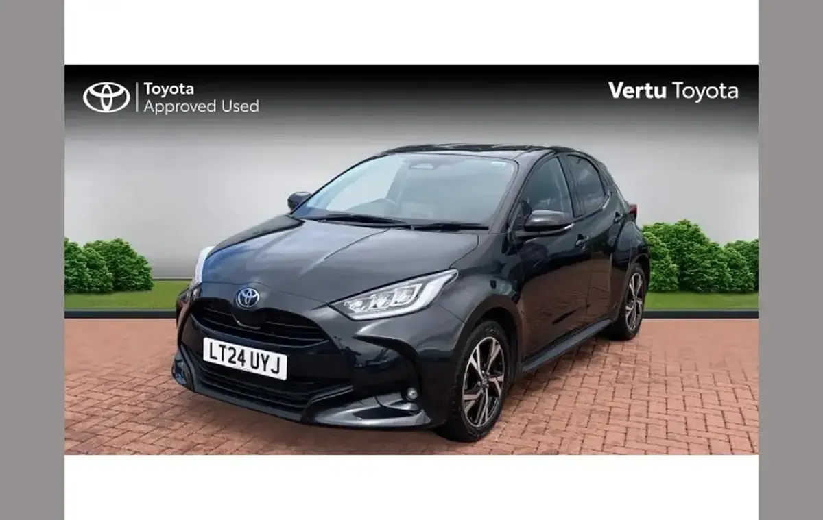 Used Toyota Yaris Design 116 HP (85 kW) 2024 Black Hatchback