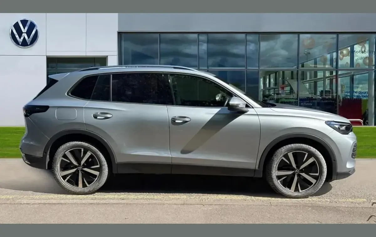 Used VW Tiguan Elegance 147 HP (108 kW) 2024 Silver SUV