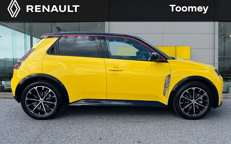 Ny Renault 5 E-Tech Iconic 110 kW (150 HK) 2025 Halvkombi