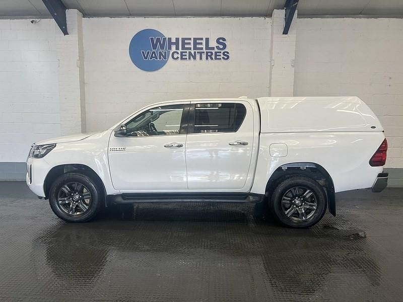 Used Toyota HiLux 150 HP (110 kW) 2023 White Pickup