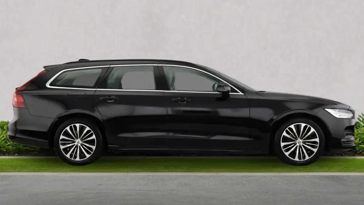 Used Volvo V90 Core 197 HP (144 kW) 2023 Black Estate