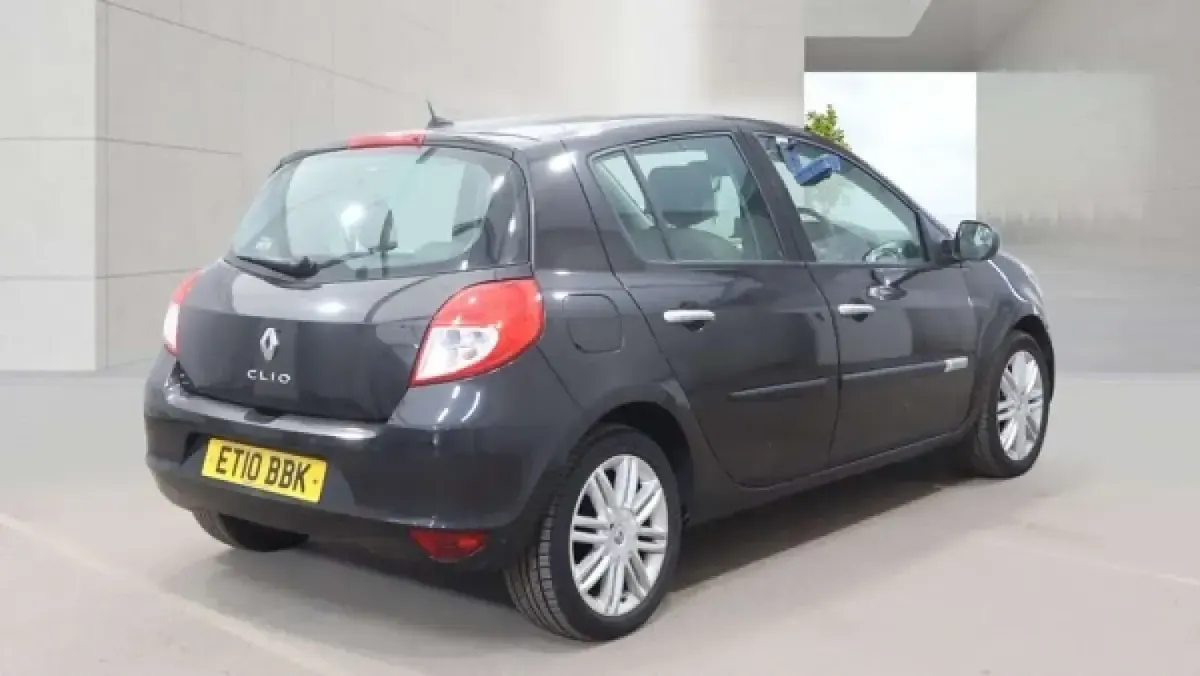 Used Renault Clio Initiale 111 HP (81 kW) 2010 Black Hatchback