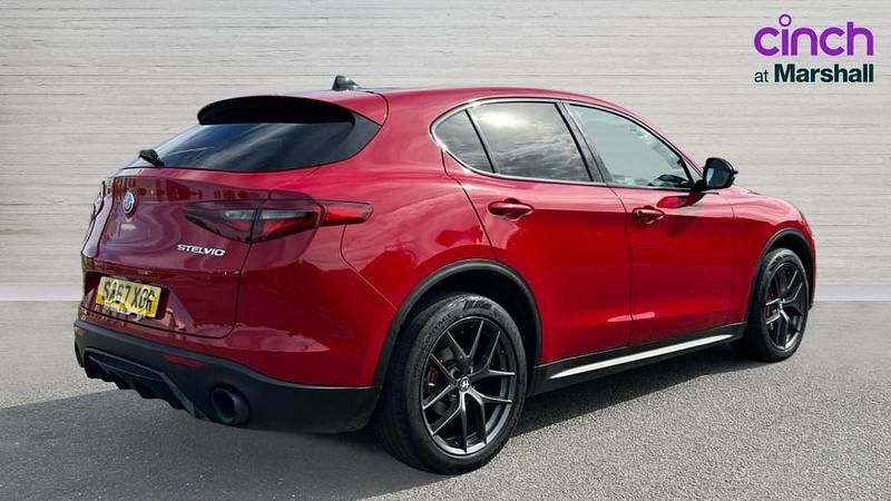 Used Alfa Romeo Stelvio 210 HP (154 kW) 2017 Red SUV