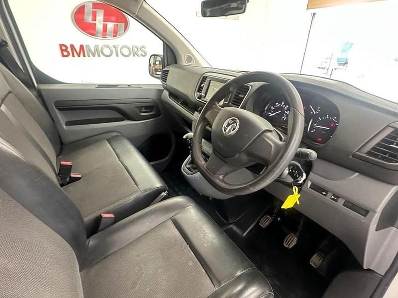Używany Vauxhall Vivaro S 2021 Biały Minivan