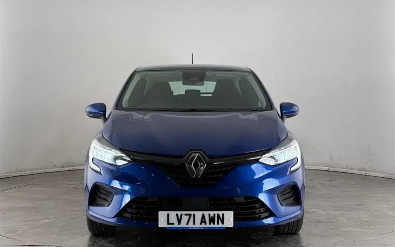 Used Renault Clio Iconic 140 HP (102 kW) 2022 Hatchback