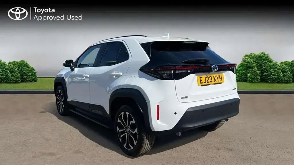 Usado Toyota Yaris Cross Design 114 HP (83 kW) 2023 Branco SUV